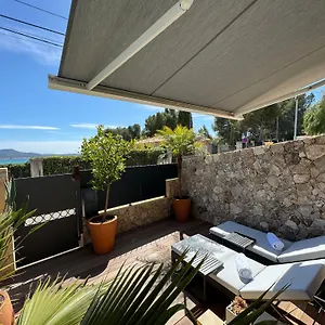 Apartment Confortable T2 Vue Mer Avec Terrasse Amenagee Et Parking Prive, Plage Et Port A Pied, Sanary-sur-Mer